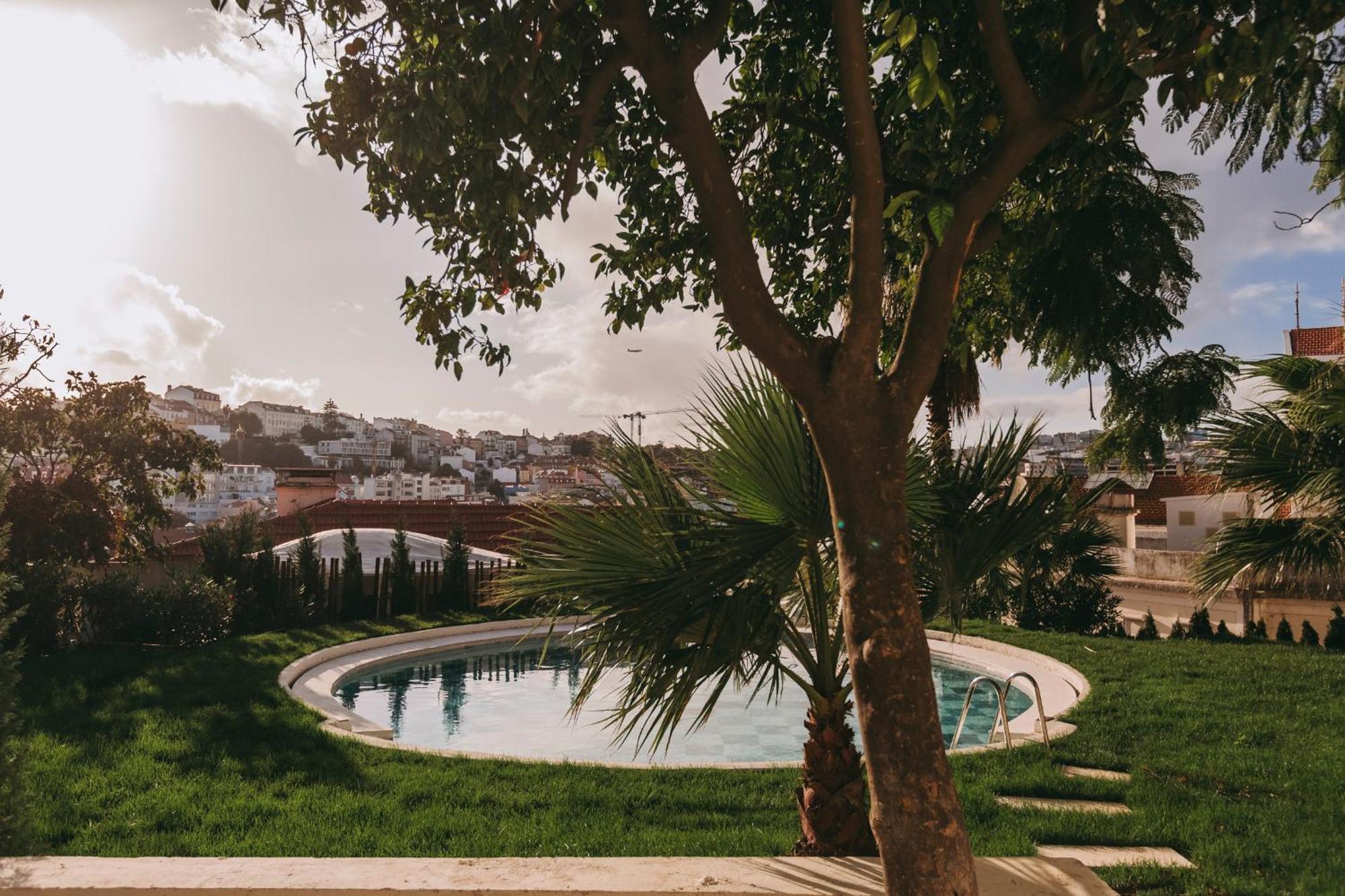 Torel Palace Lisbon Luaran gambar View of the swimming pool